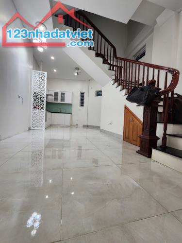 Bán nhà Ô Cách, Long Biên, 4 tầng, 38m2, Ngõ nông, Lô GÓC, ở ngay, an sinh, giá nhỉnh 4 tỷ