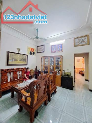 Phố Nguyễn Khánh Toàn 50m2 MT4.6 Giá 13.6 tỷ, Oto, Kinh Doanh - 2