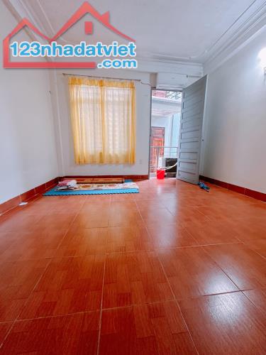 Bán Nhà Phố Cổ Nhuế 37m2 x 4 tầng, ngõ thông gần Phố, 3 tầng 1 lửng với 3 phòng ngủ đầy - 1