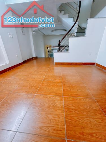 Bán Nhà Phố Cổ Nhuế 37m2 x 4 tầng, ngõ thông gần Phố, 3 tầng 1 lửng với 3 phòng ngủ đầy - 3