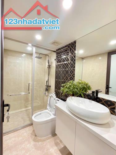 BÁN NHÀ PHỐ NGUYÊN HỒNG, NHÀ ĐẸP, NGÕ THÔNG GẦN Ô TÔ, DT 47M2, 6 TẦNG, GIÁ 9.9 TỈ - 2