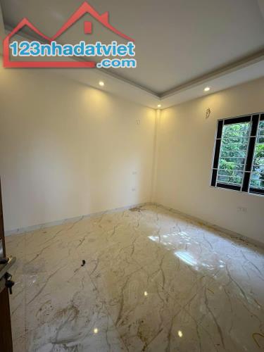 Ngõ Oto , Trục Đường Lớn – 37m2 – tại lòng Phụng Châu .15p ra Ngã Tư Sở - 2