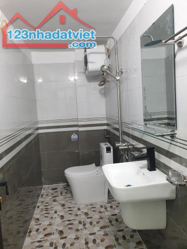 BÁN NHÀ ĐẸP 1.75 TỶ 3 TẦNG 46M2 ( HƯỚNG ĐÔNG ) NGÕ PHÙ NGHĨA - 5