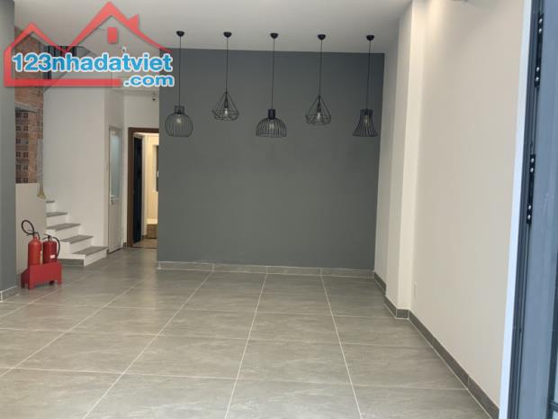 Gấp bán nhà 4 tầng, dt nền 45m2, giá 8.5 tỷ, ô tô thông Đinh Tiên Hoàng, Quận 1. - 1