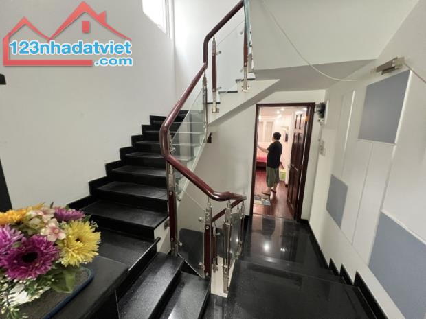Gấp bán nhà 4 tầng, dt 47m2, giá 8.6 tỷ, ô tô thông Điện Biên Phủ, Quận 1. - 1