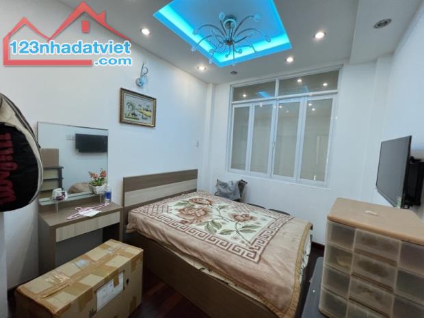 Gấp bán nhà 4 tầng, dt 47m2, giá 8.6 tỷ, ô tô thông Điện Biên Phủ, Quận 1. - 2