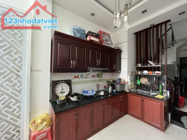 Gấp bán nhà 4 tầng, dt 47m2, giá 8.6 tỷ, ô tô thông Điện Biên Phủ, Quận 1. - 3