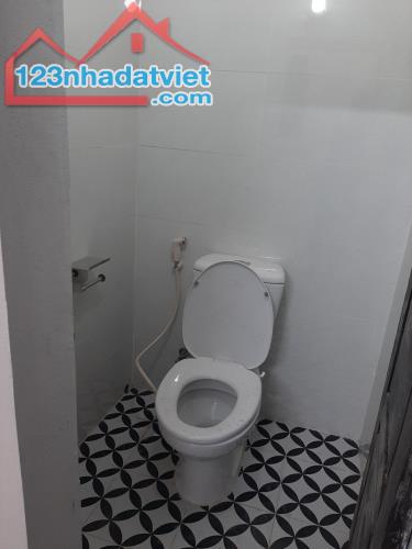 Cho thuê căn hộ tập thể tầng 5 phố Yên Lãng, Láng Hạ, 2 ngủ,1 WC, điện nước giá dân - 6