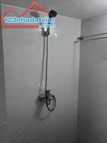 Cho thuê căn hộ tập thể tầng 5 phố Yên Lãng, Láng Hạ, 2 ngủ,1 WC, điện nước giá dân - 7