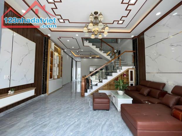 Nhà Biên Giang hộ khẩu Hà Đông – 38m2 – 2.95 tỷ - 50m ra QL6 , Tàu Điện Cát Linh - 2