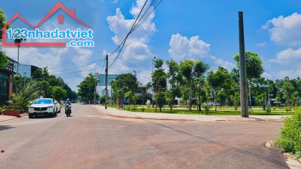 LÔ Đất Hiếm Nở Hậu View Hoa View mặt tiền Lê Văn Nhiễu khu Lê Vuj