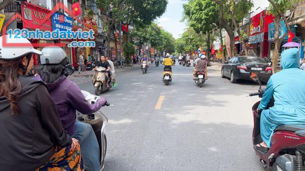 NHÀ ĐẸP NGUYỄN VĂN CỪ 50M, 4T, PHÂN LÔ, Ô TÔ TRÁNH, CHẠY VÒNG QUANH, KD,TIỆN ÍCH NGẬP TRÀN - 3