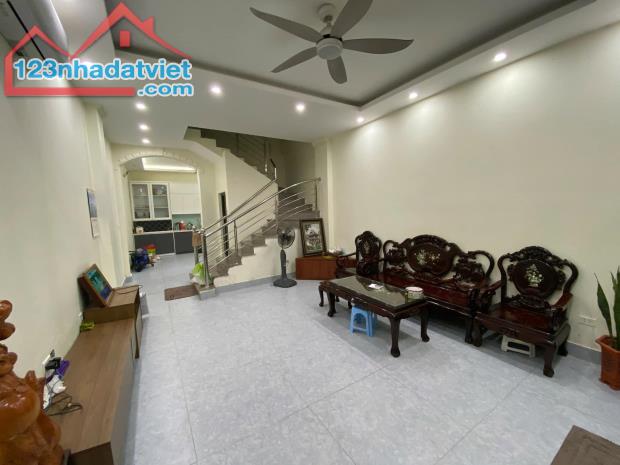 Bán nhà Thanh Xuân diện tích 60m2, 3 tầng, mặt tiền 4m. Giá 4,5 tỷ - 2