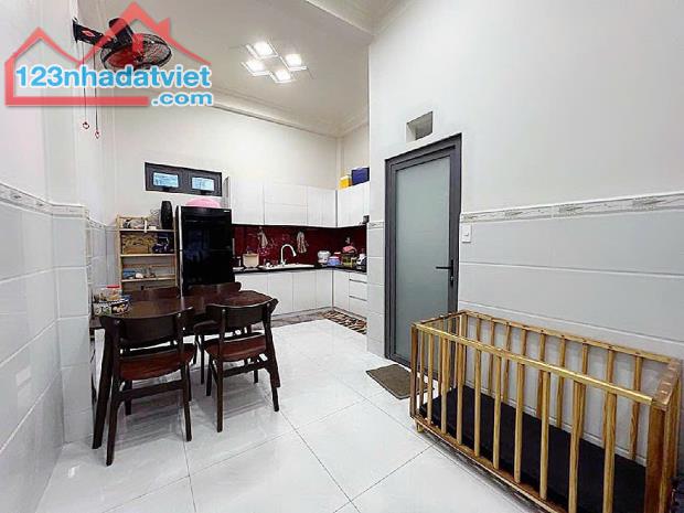 BÁN NHÀ  2 MẶT TẠI THỦ ĐỨC, TIỀN HẺM XE HƠI ,115M2 ĐÃ HOÀN CÔNG, GIÁ CHỈ CÒN 6 TỶ - 3