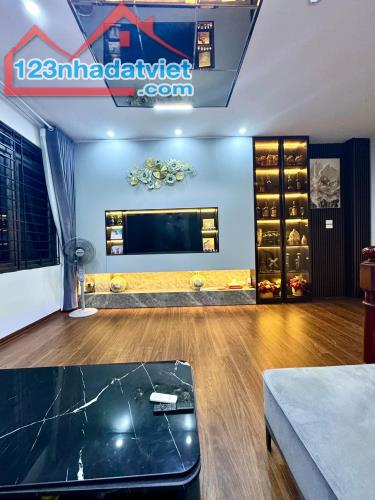 Chốt nhỉnh 5 tỷ nhà Vũ Trọng Phụng - Thanh Xuân - Dt : 28m2* 7 tầng kiên cố