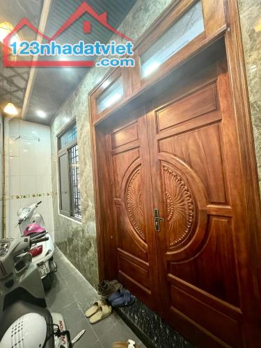 Chốt nhỉnh 5 tỷ nhà Vũ Trọng Phụng - Thanh Xuân - Dt : 28m2* 7 tầng kiên cố - 2