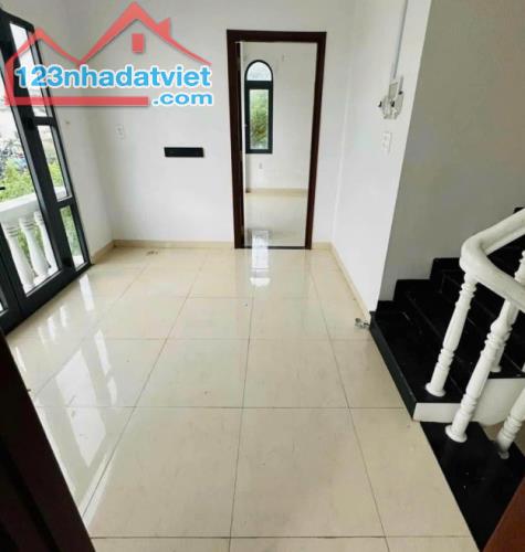 Cho thuê nhà mặt tiền Thi Sách dt: 47.5m2. thuê : 20tr/ tháng liên hệ: 0916961496 Phạm Hải