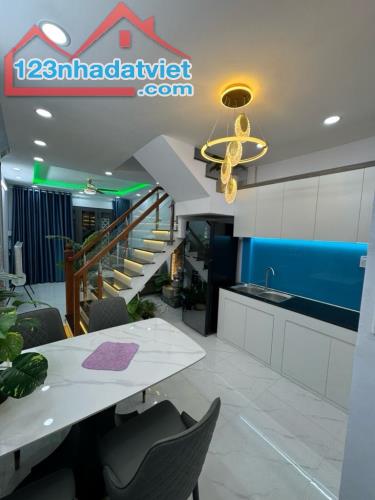 Nhà mới đẹp ở ngay Tùng Thiện Vương, 30m2, tặng nội thất cao cấp, SHR, chỉ nhỉnh 3 t.ỏi - 2