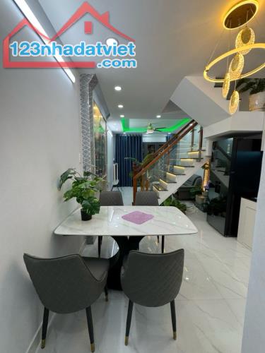 Nhà mới đẹp ở ngay Tùng Thiện Vương, 30m2, tặng nội thất cao cấp, SHR, chỉ nhỉnh 3 t.ỏi - 3