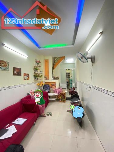 Nhà mặt tiền Nguyễn Duy, 31m2, 3 tầng, đúc bê tông cốt thép, SHR, hoàn công đủ, chỉ: 6,55T