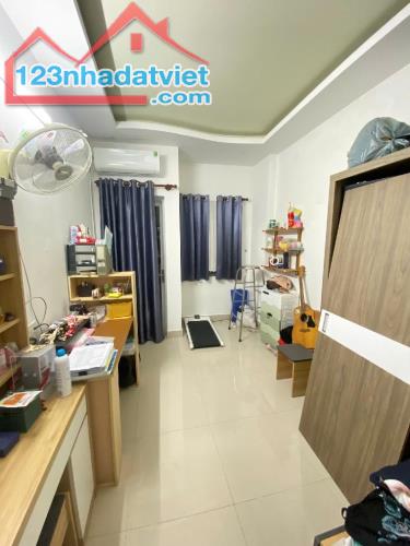 Nhà mặt tiền Nguyễn Duy, 31m2, 3 tầng, đúc bê tông cốt thép, SHR, hoàn công đủ, chỉ: 6,55T - 1