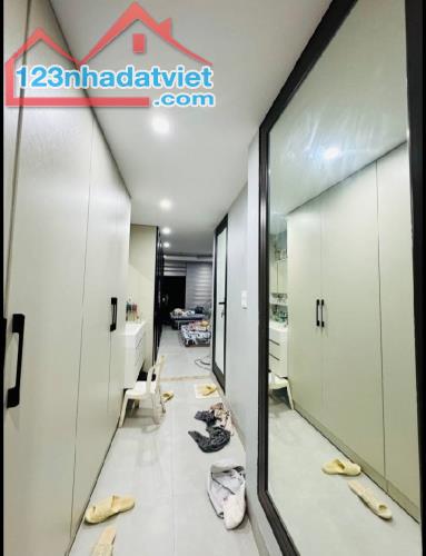 11.2 tỷ phố giáp nhất 37 m2 nhà xây 7 tầng ,ô tô đỗ cửa , thang máy - 1