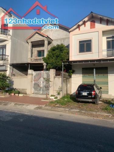 Bán Nhà KĐT Yên Trung thụy hòa Yên Phong 160m2 x 3 Tầng full đồ - đường 20m giá 3,35ty