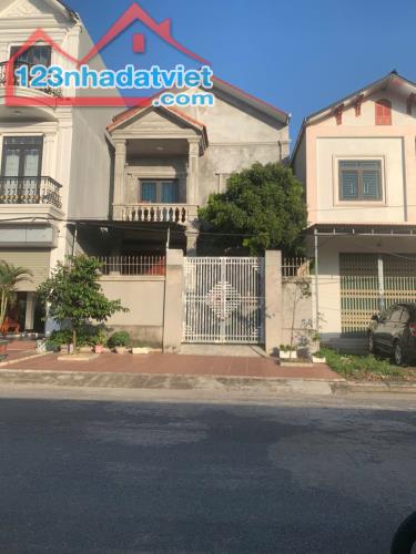Bán Nhà KĐT Yên Trung thụy hòa Yên Phong 160m2 x 3 Tầng full đồ - đường 20m giá 3,35ty - 4