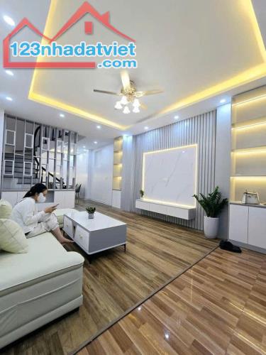 Bán gấp nhà Tân Triều 50m2 x 4 tầng, mt 4.2m giá chỉ hơn 8 tỷ