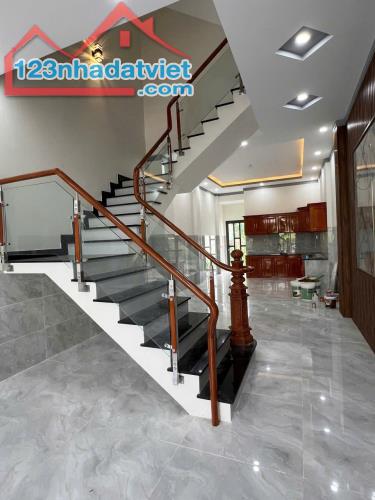 CHO THUÊ NHÀ P.BỬU LONG 4PN, XE HƠI, KD VĂN PHÒNG Ở, GẦN CÔNG VIÊN. DTSD230m2 - 2