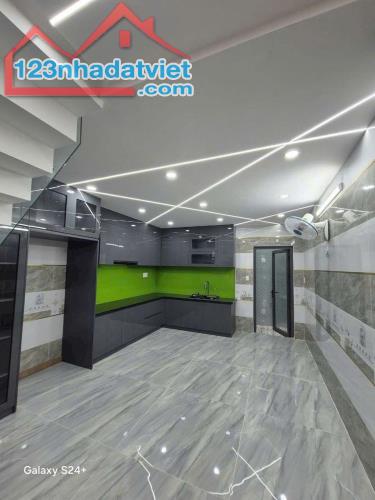 NHÀ BÁN BÌNH TÂN - ĐƯỜNG SỐ KHU LÊ VĂN QUỚI - 52M2 - 5 TẦNG - HXH - GIÁ 6,5 tỷ   ✅Mô tả: - 2