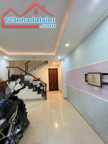 BÁN NHÀ 5 TẦNG - GÒ VẤP P10 - VIEW SÂN BAY - 42M2 - TẶNG NỘI THẤT - CHỈ NHỈNH 5 TỶ - 2