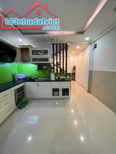 BÁN NHÀ 5 TẦNG - GÒ VẤP P10 - VIEW SÂN BAY - 42M2 - TẶNG NỘI THẤT - CHỈ NHỈNH 5 TỶ - 3