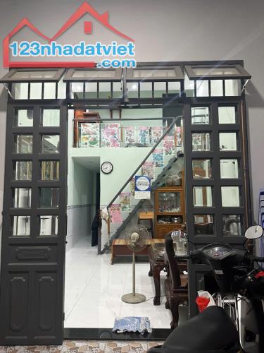 Bán nhà C4 có gác Hàn Thuyên dt 74m,Hẻm ô tô giá 3.35tyt - 3