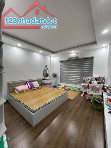 Bán nhà Hoàng Đạo Thành, đường 3 ô tô tránh có vỉa hè, kinh doanh, 40m2, 6T, giá 13 tỷ - 2