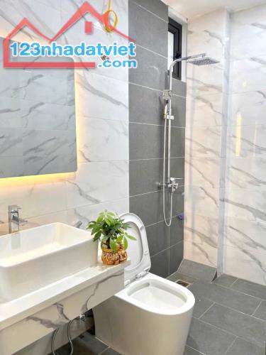 Bán nhà siêu hiếm: DT 41 m2 - 5 tầng - 4.3t.ỷ- Cầu diễn - 2