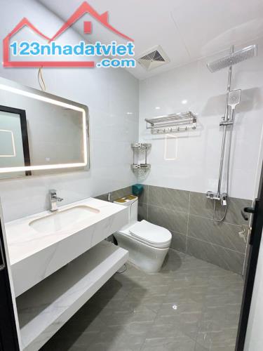 Bán nhà siêu hiếm: DT 39 m2 - 5 tầng - 4.3 t.ỷ- Cầu diễn - 2