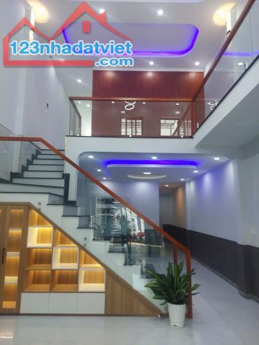 BÁN NHÀ GẦN CHỢ THANH HÓA, DT100m2, 3PN, SX.HƠI, ĐƯỜNG XE HƠI, MỚI HOÀN THIỆN