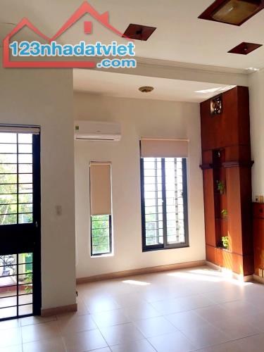 Cho thuê nhà mặt tền 39 Lam Sơn, Phường 5, Quận Phú Nhuận. Trệt 2 lầu(5x23) 350m2 chỉ 50tr - 3