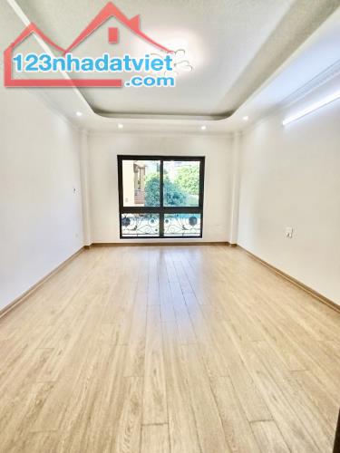 Cực Hiếm, Nguyễn Khoái, Hoàng Mai, Nhà Mới Coong, 40m2 x 5T, Chỉ 4.x Tỷ