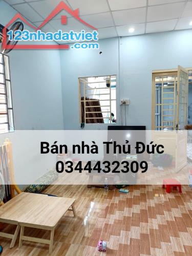 Bán nhà Thủ Đức, Mặt tiền đường, Xa lộ Hà Nội, Ngay Đại học Hutech, 176 m2, Ngang 12m