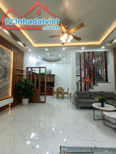 BÁN NHÀ ĐẸP 2.45 TỶ 3 TẦNG 50M2 ( TÂY NAM ) NGÕ RỘNG LÊ HỒNG PHONG - 1