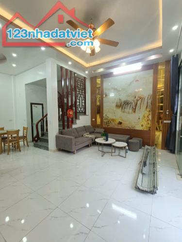 BÁN NHÀ ĐẸP 2.45 TỶ 3 TẦNG 50M2 ( TÂY NAM ) NGÕ RỘNG LÊ HỒNG PHONG - 2