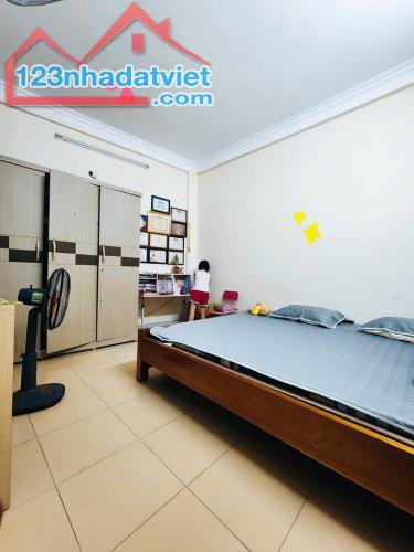 NHÀ ĐẸP GIÁ TỐT! Bán nhà 4 tầng Hoàng Hoa Thám, 30/34m2, mặt tiền 3m - ngõ 3 gác chỉ 5.6tỷ - 2