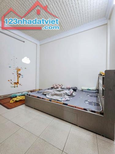 NHÀ ĐẸP GIÁ TỐT! Bán nhà 4 tầng Hoàng Hoa Thám, 30/34m2, mặt tiền 3m - ngõ 3 gác chỉ 5.6tỷ - 5