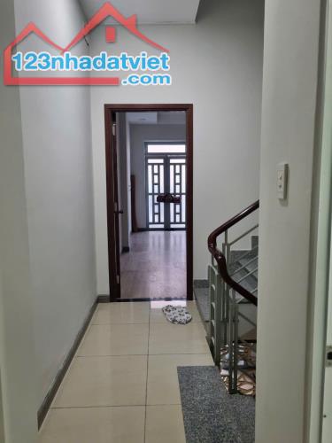 Bán nhà hẻm nhựa 10m Khu Víp 45 Ông Ích Khiêm P10 Q11.Dt: 4x16m 2 lầu ST nhà mới đẹp 13 Tỷ - 2