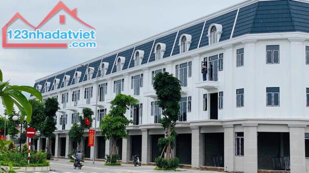 Bán đất nền kinh doanh đỉnh giá hơn 2 đồng View Bể Bơi. 091 505 799