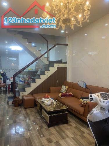 ♣ Nhà Kiệt 4m thẳng 40m ra Đường 2 Tháng 9, Hải Châu, 62m2, 2 tầng Chắc Đẹp, Kinh Doanh,