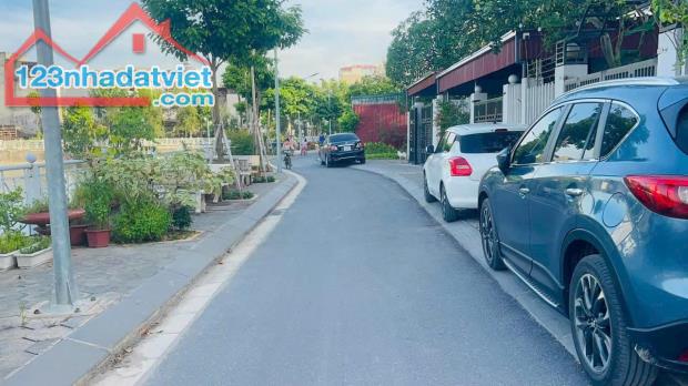 Bán đất 100m2 mặt hồ Đoàn Kết, ph Quang Trung, TP HD, mặt tiền 6m, vị trí view hồ cực đẹp, - 2