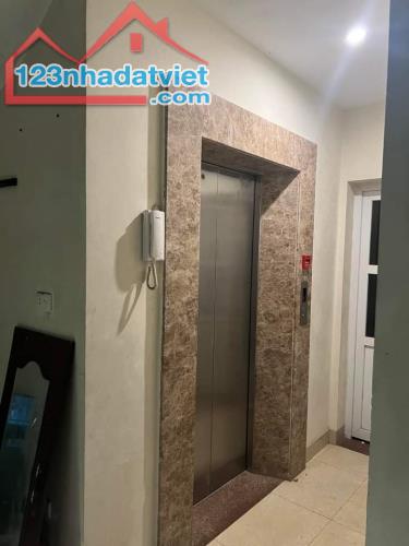 Bán toà CCMN ngõ 255 đường Cầu Giấy DT sổ 96m2, xây thực tế 106m2 x 7 tầng. Mặt tiền 6.7m - 2